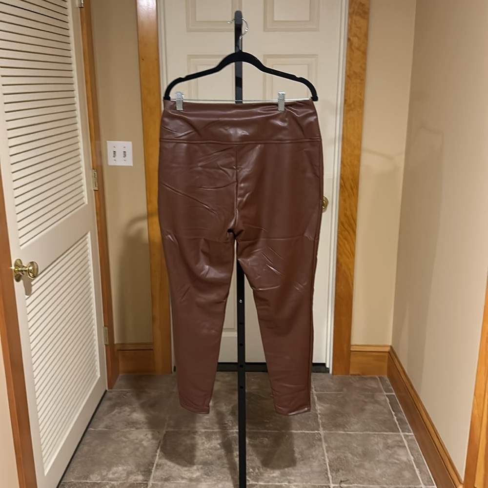 DEX women’s SEATTLE HIGH WAISTED FAUX LEATHER LEGGINGS